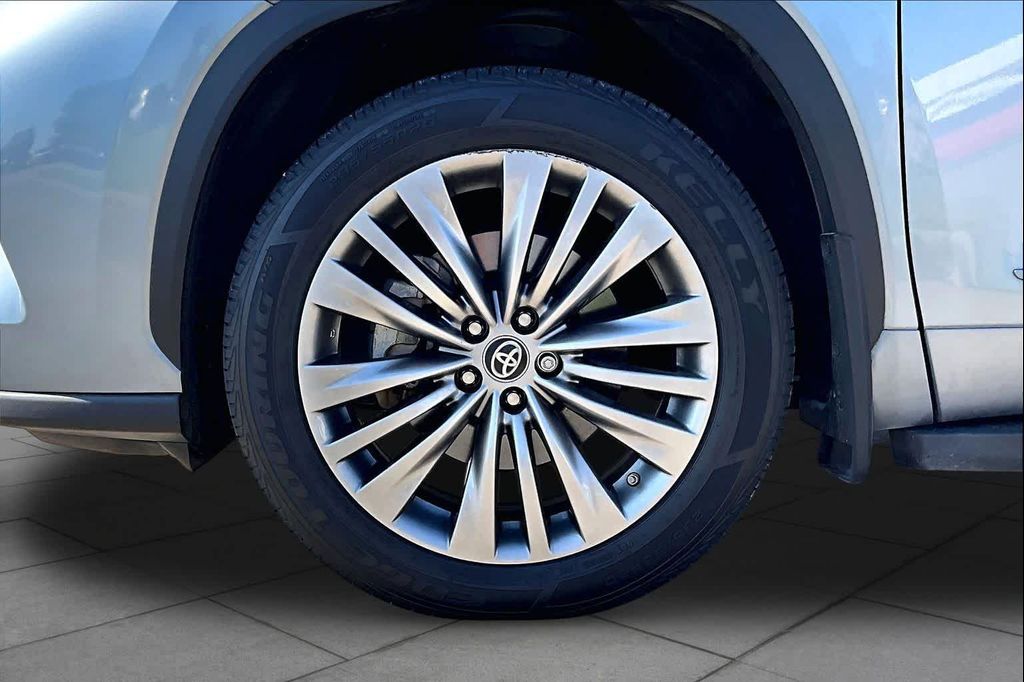 صورة 10 لـ 2021 Toyota HIGHLANDER HYBRID PLATINUM