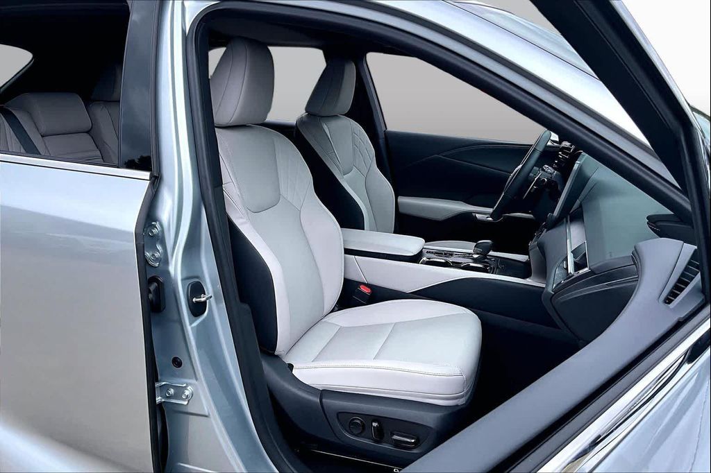 صورة 8 لـ 2026 Lexus RX 350 PREMIUM