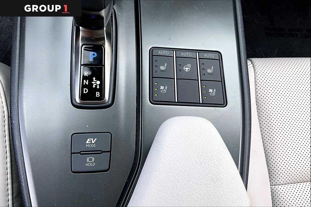 2025 Lexus UX 300H PREMIUM 照片 33