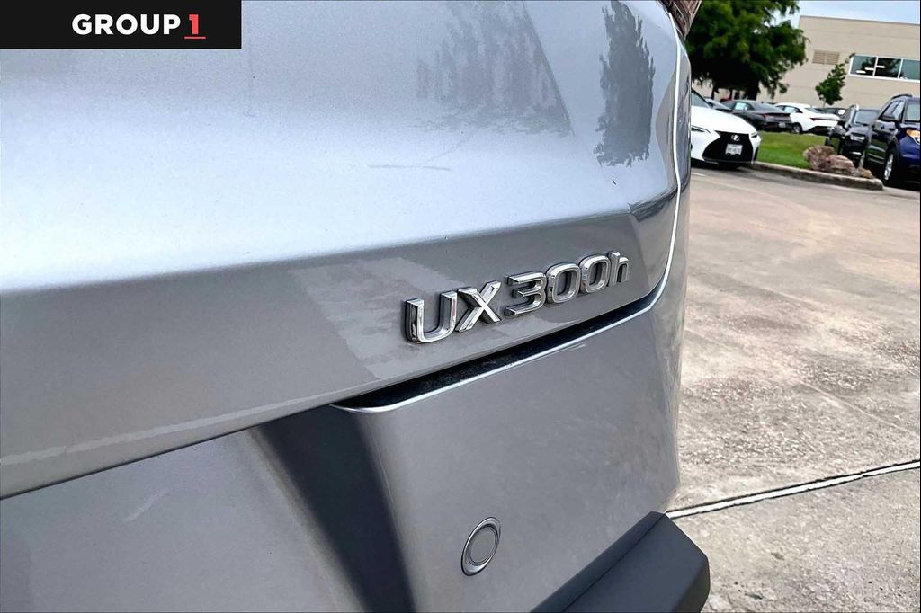 صورة مصغرة 28 لـ 2025 Lexus UX 300H PREMIUM
