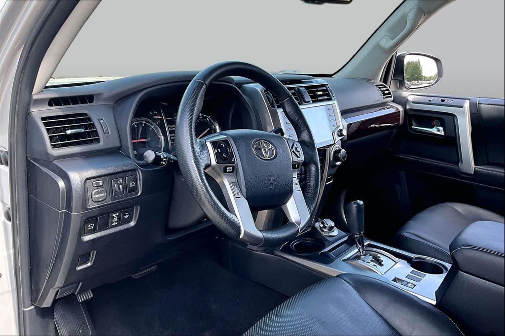 صورة مصغرة 16 لـ 2024 Toyota 4RUNNER LIMITED