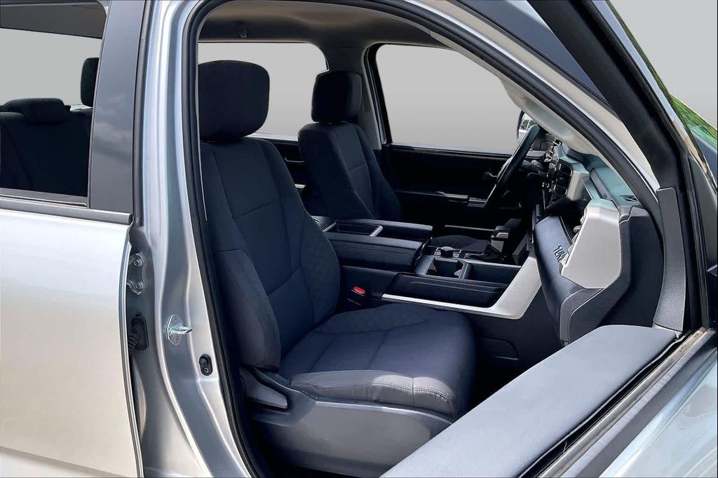 صورة 8 لـ 2022 Toyota TUNDRA SR5
