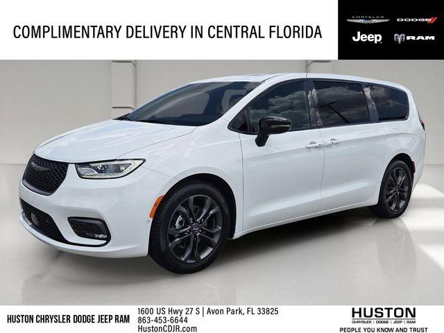 New 2026 Chrysler Pacifica Select FWD