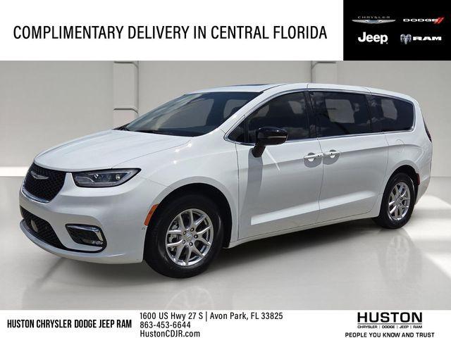 New 2026 Chrysler Pacifica Select FWD