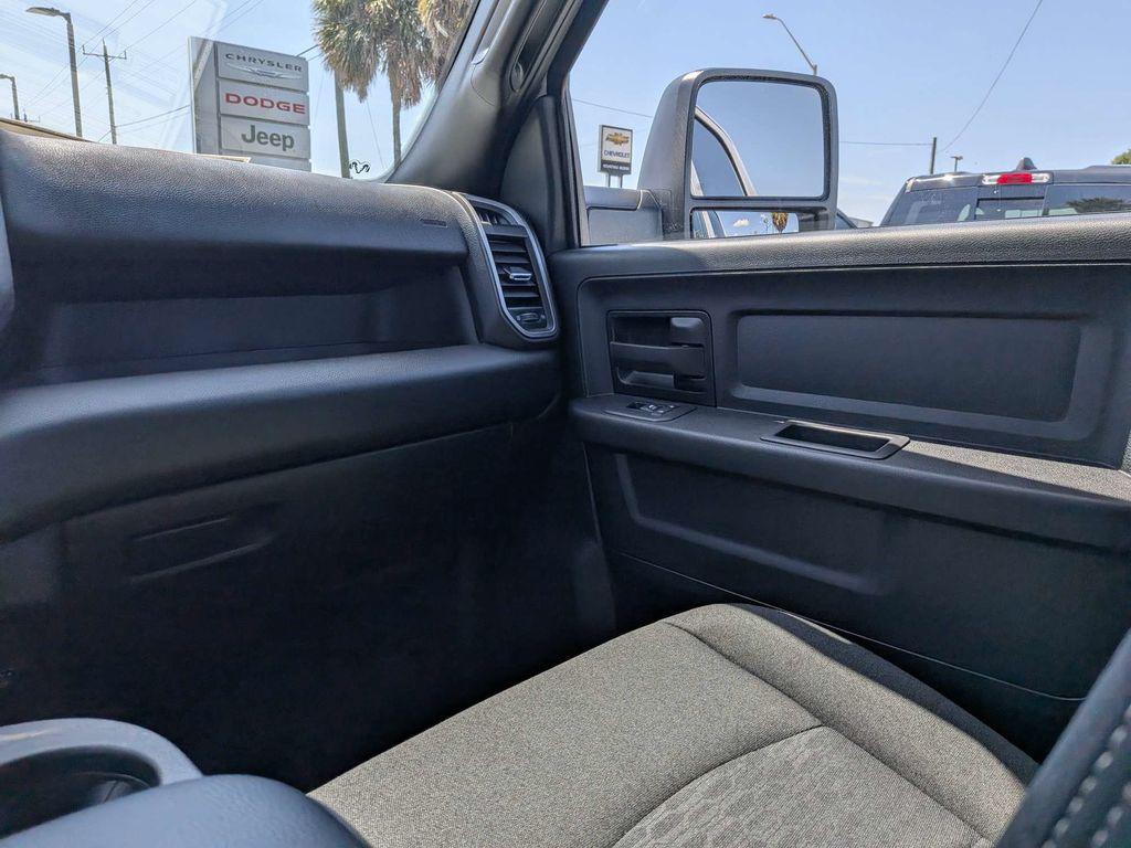 صورة مصغرة 15 لـ 2026 RAM 3500 TRADESMAN CREW CAB 4X4 8' BOX