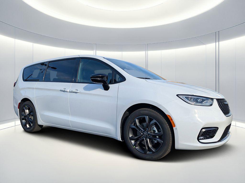 New 2026 Chrysler Pacifica L