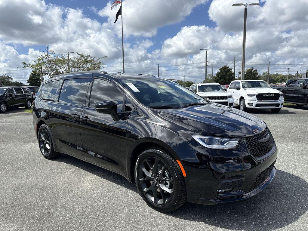 New 2026 Chrysler Pacifica Limited