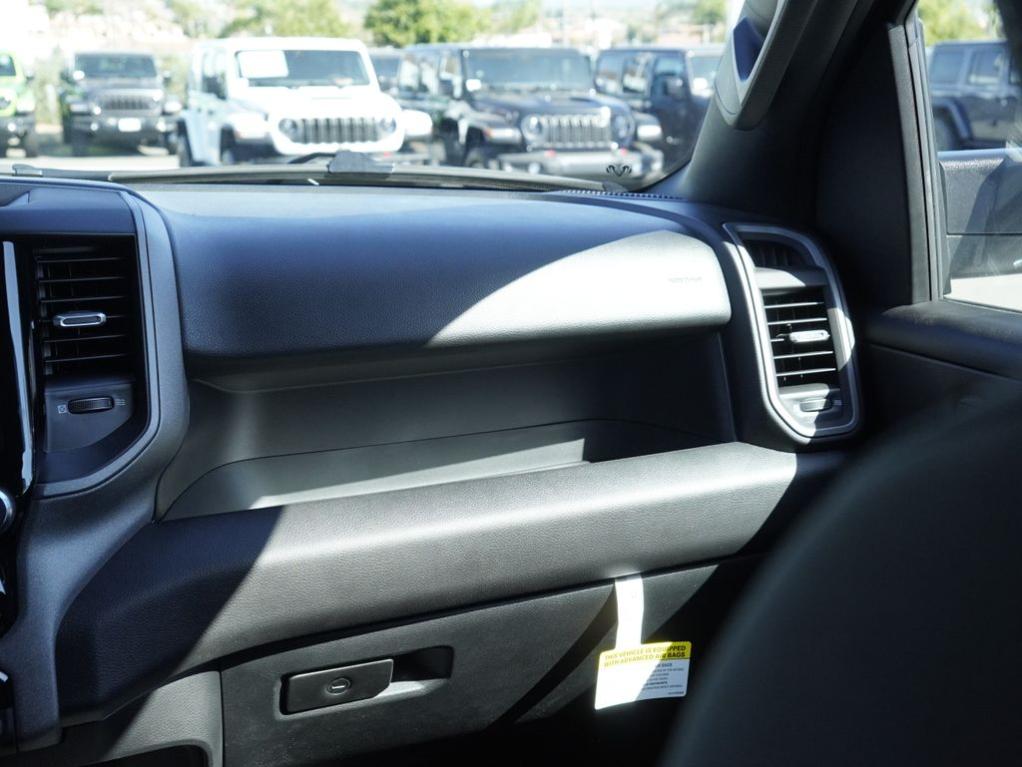 صورة مصغرة 32 لـ 2026 RAM 1500 EXPRESS