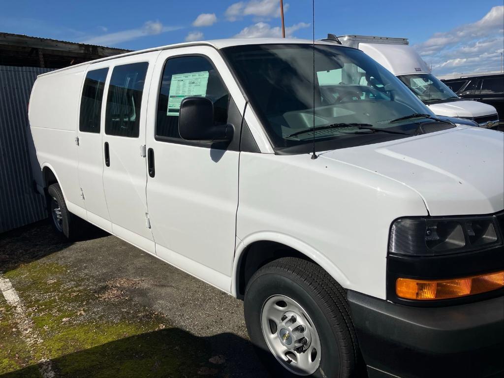 New 2025 Chevrolet Express 3500 Work Van