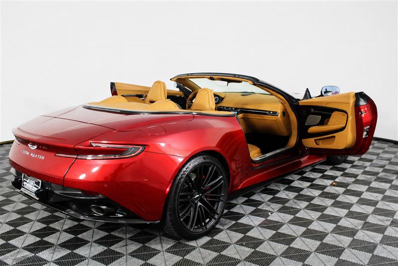 صورة 9 لـ 2025 Aston Martin DB12 VOLANTE