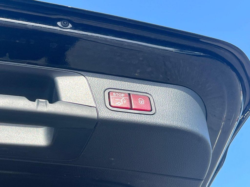 2025 Mercedes-BENZ GLB 缩略图 19