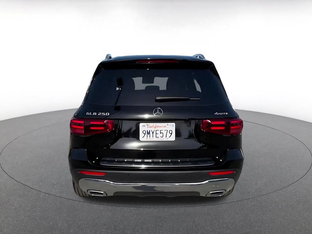 صورة 10 لـ 2025 Mercedes-BENZ GLB