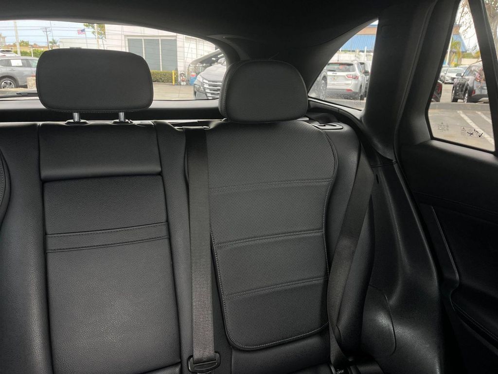 2025 Mercedes-BENZ GLB 缩略图 33
