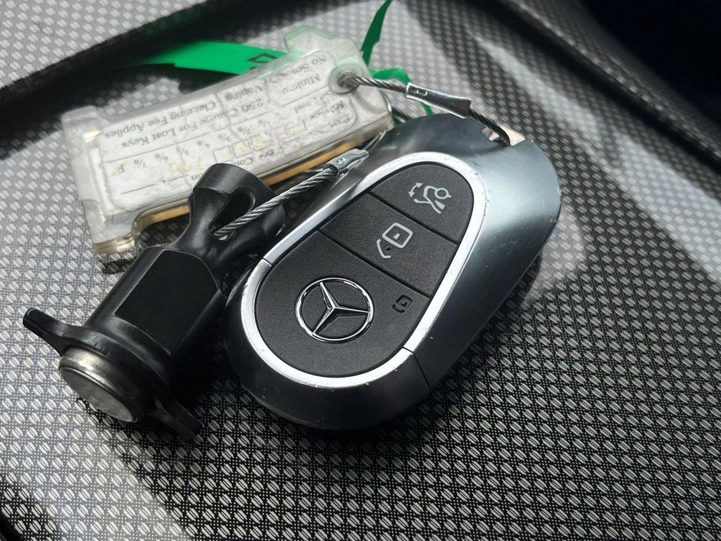 2025 Mercedes-BENZ GLB 缩略图 17