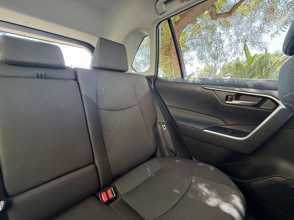 2025 Toyota RAV4 XLE 缩略图 30
