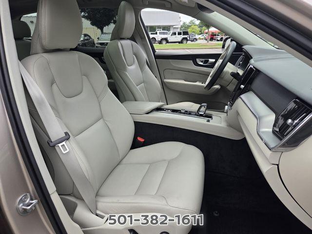 صورة مصغرة 18 لـ 2024 Volvo XC60 B5 CORE DARK THEME