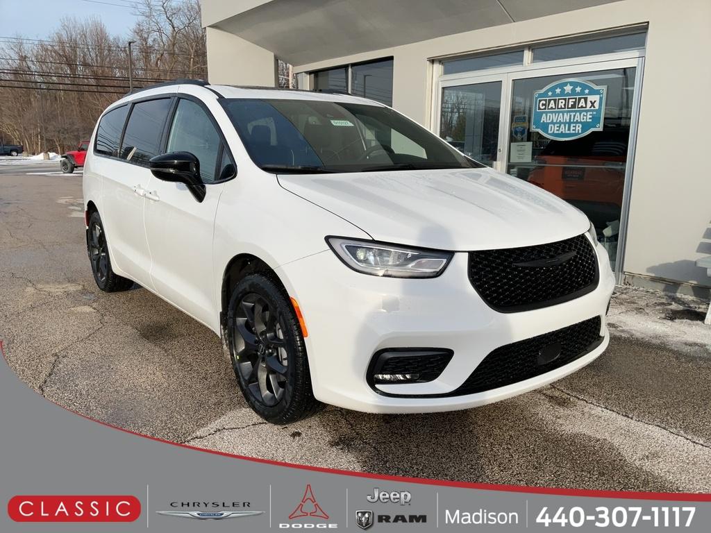 New 2026 Chrysler Pacifica Limited