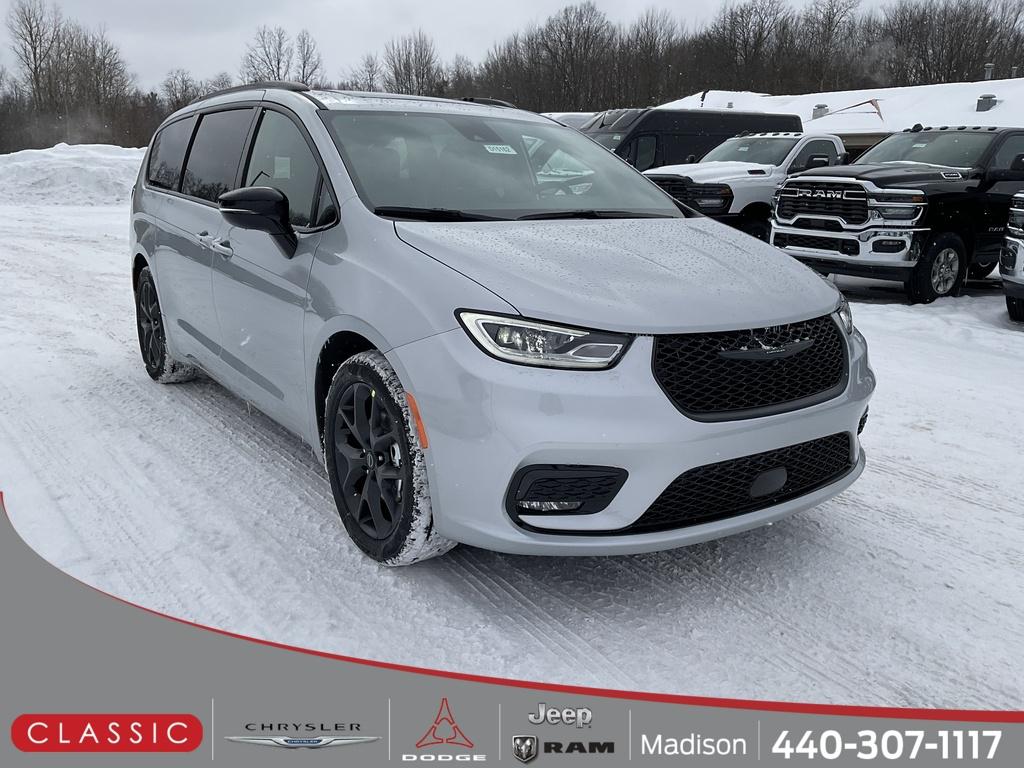New 2026 Chrysler Pacifica Limited
