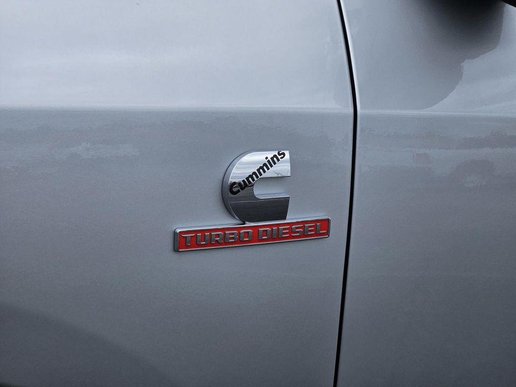 صورة 10 لـ 2026 RAM 3500 LARAMIE MEGA CAB 4X4 6'4' BOX