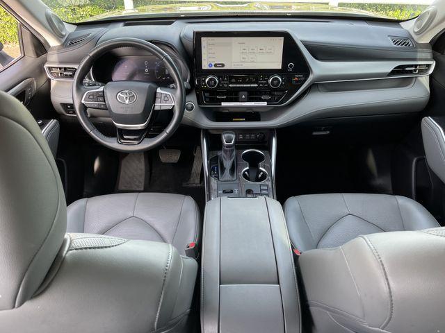 صورة 10 لـ 2024 Toyota HIGHLANDER PLATINUM