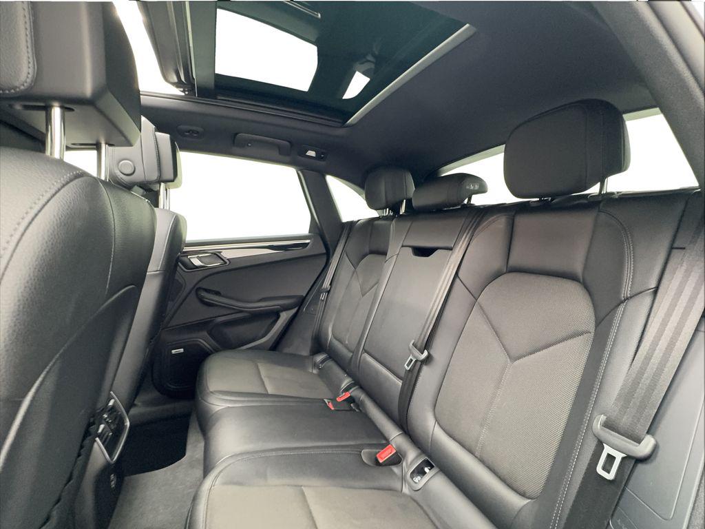 2022 Porsche MACAN — миниатюра 19