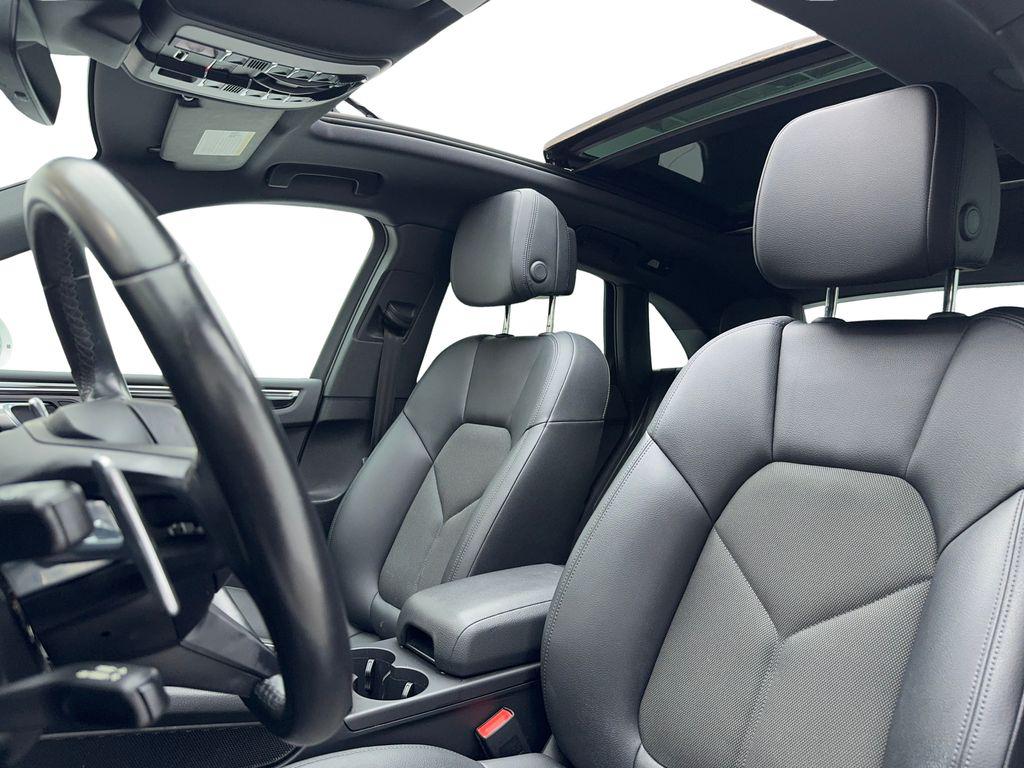 2022 Porsche MACAN — миниатюра 16
