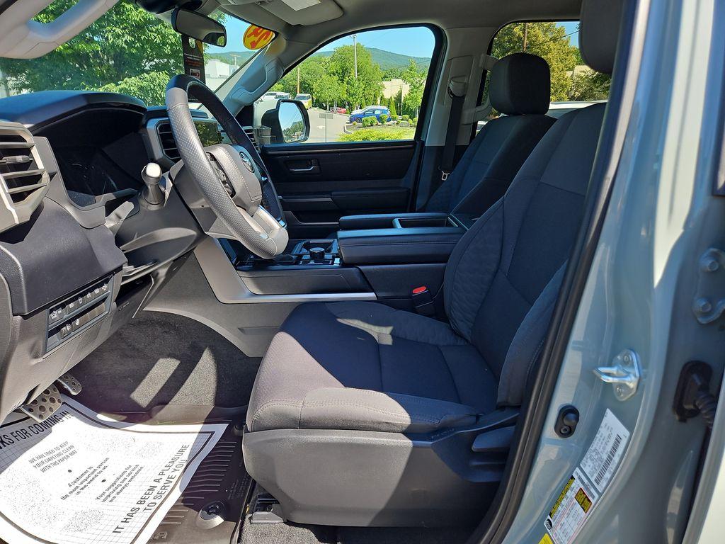 صورة 10 لـ 2024 Toyota TUNDRA SR5