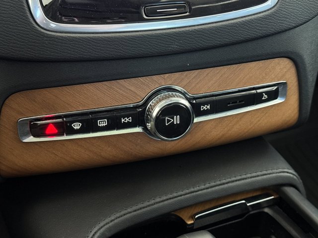2023 Volvo XC90 RECHARGE PLUG-IN HYBRID PLUS BRIGHT THEME — фото 23