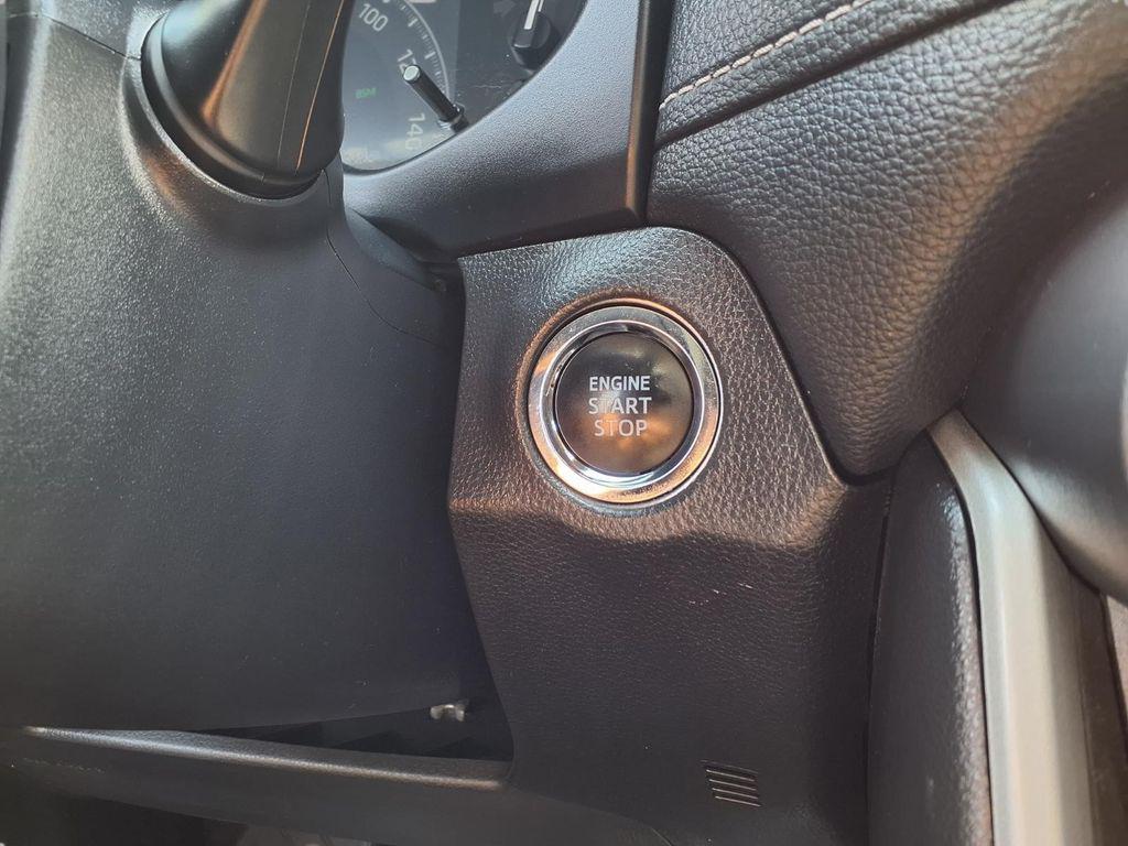 صورة 9 لـ 2025 Toyota RAV4 XLE