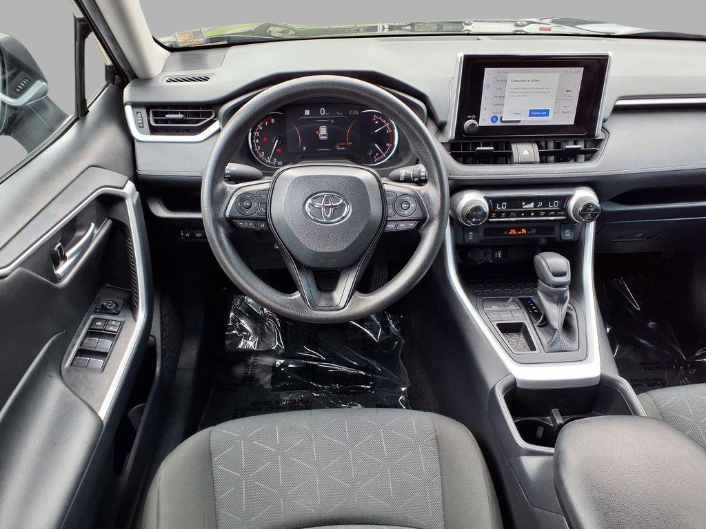 صورة 4 لـ 2025 Toyota RAV4 XLE