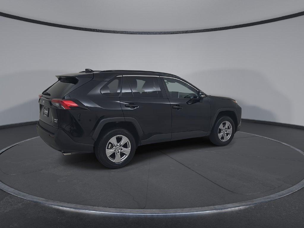 2025 Toyota RAV4 XLE — миниатюра 16