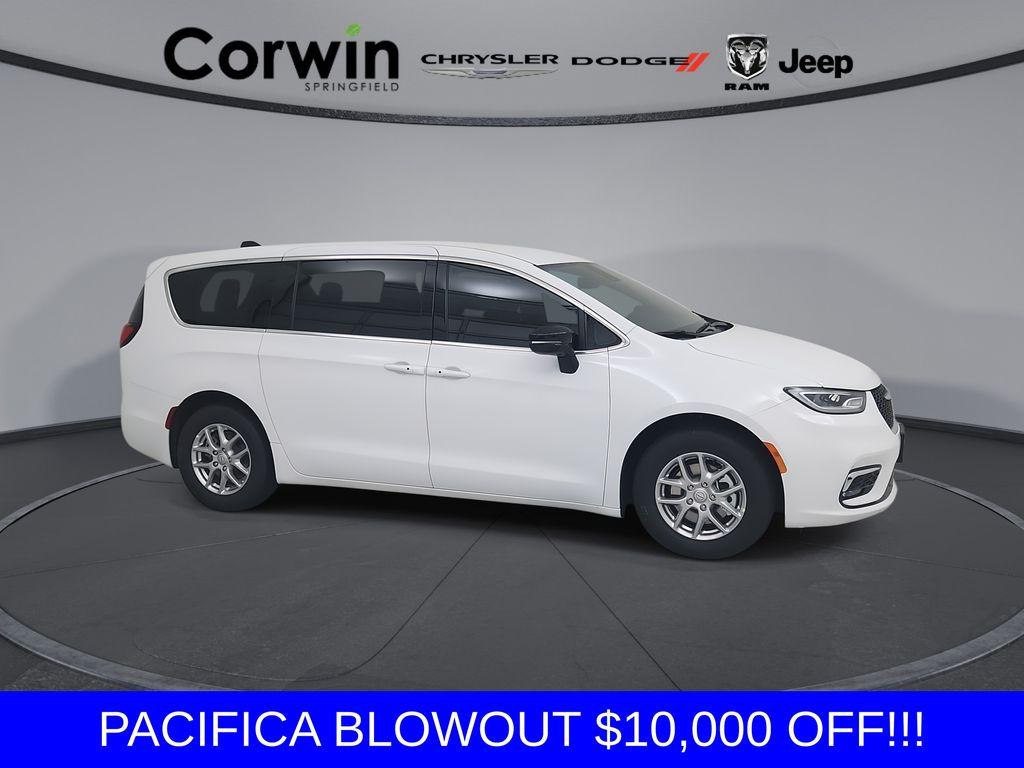 New 2026 Chrysler Pacifica Select