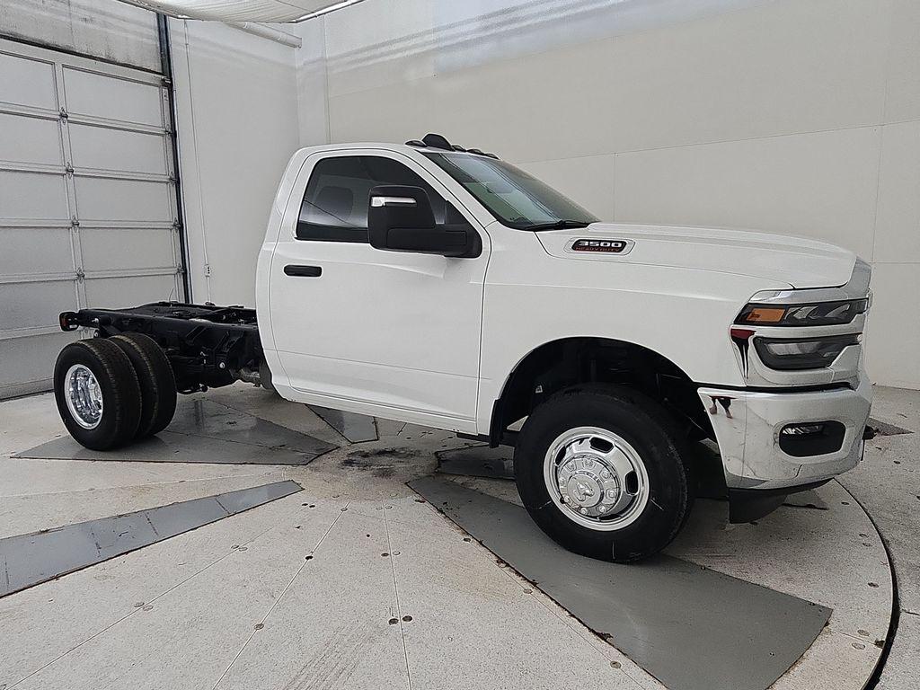 2026 RAM 3500 TRADESMAN/BIG HORN — фото 2