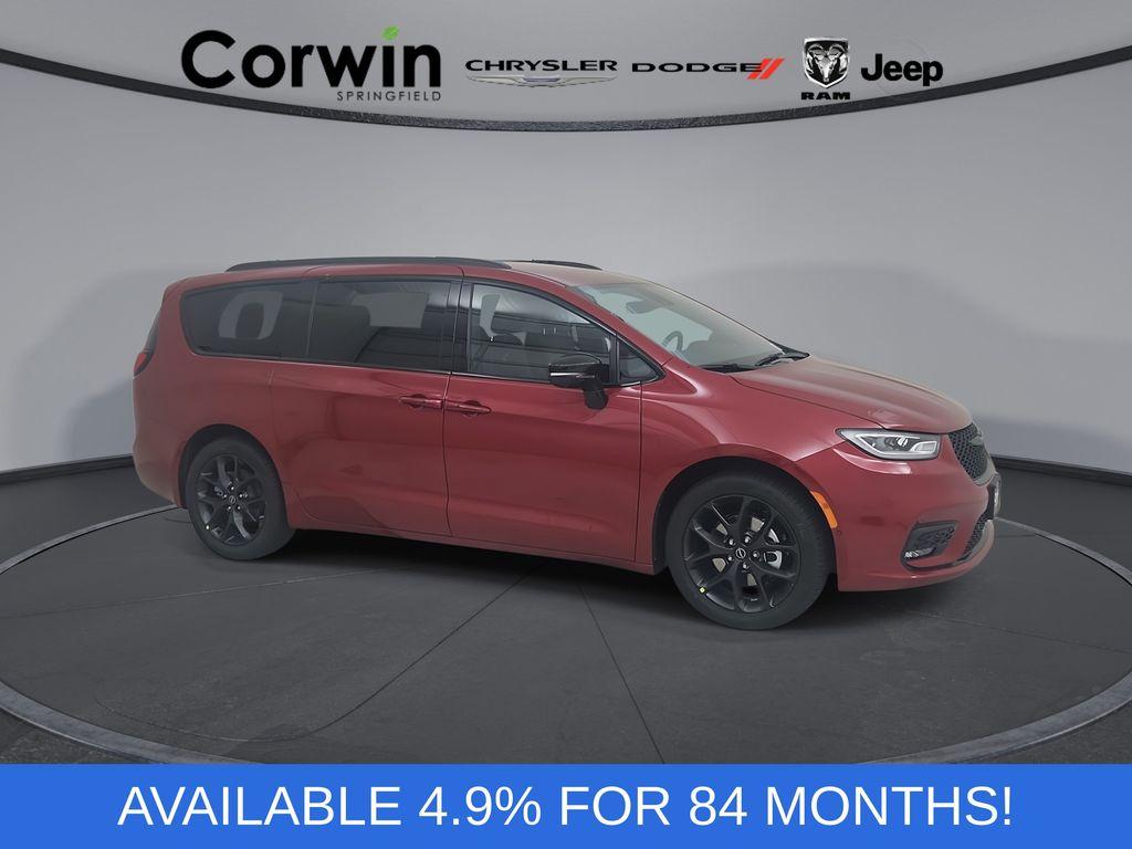 New 2026 Chrysler Pacifica Select