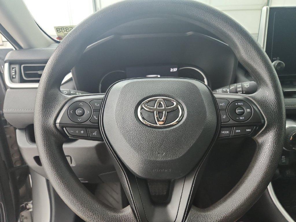 2025 Toyota RAV4 XLE thumbnail 22