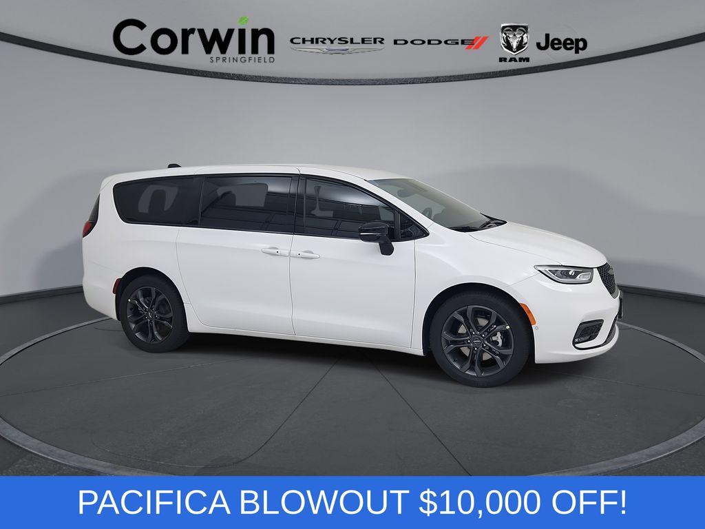 New 2026 Chrysler Pacifica Select