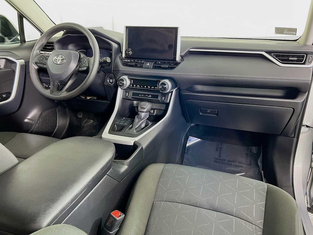2025 Toyota RAV4 XLE — миниатюра 28