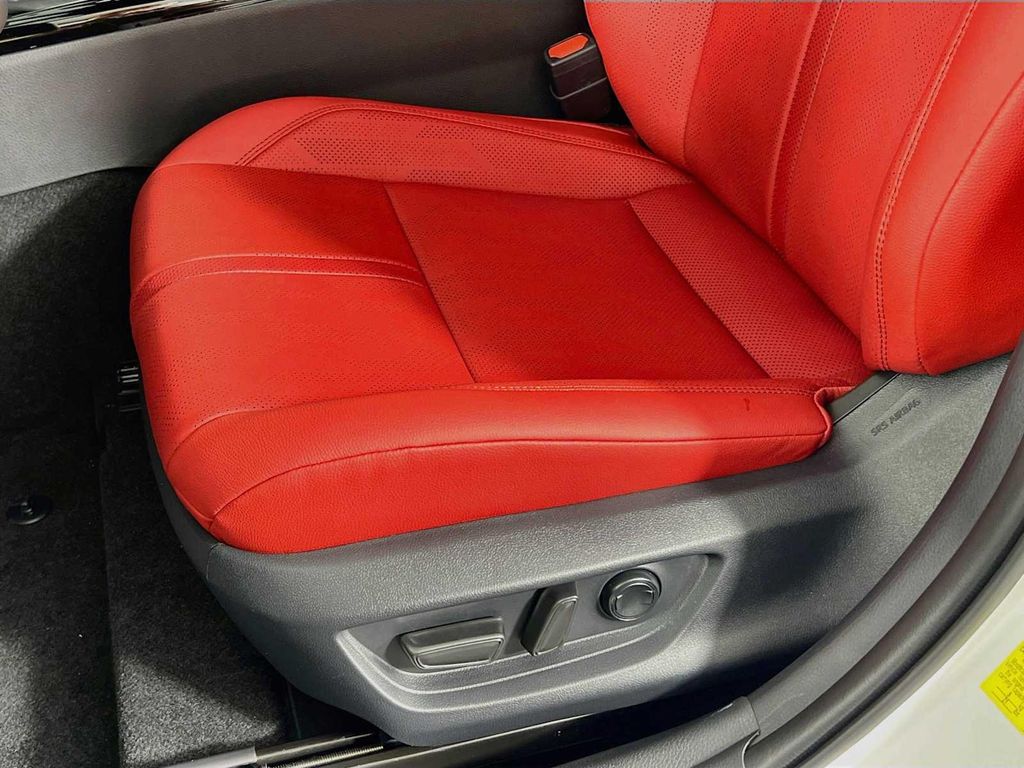 صورة مصغرة 18 لـ 2026 Toyota CAMRY XSE