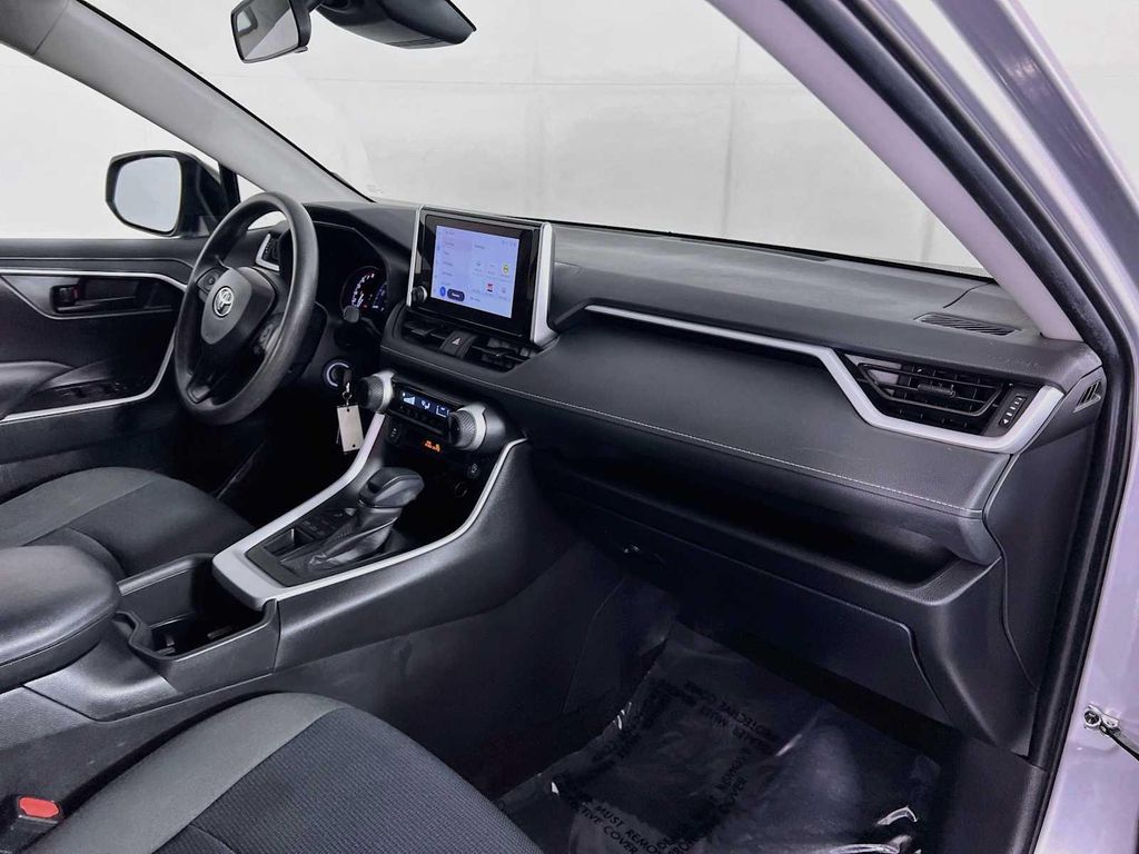 2023 Toyota RAV4 LE thumbnail 28