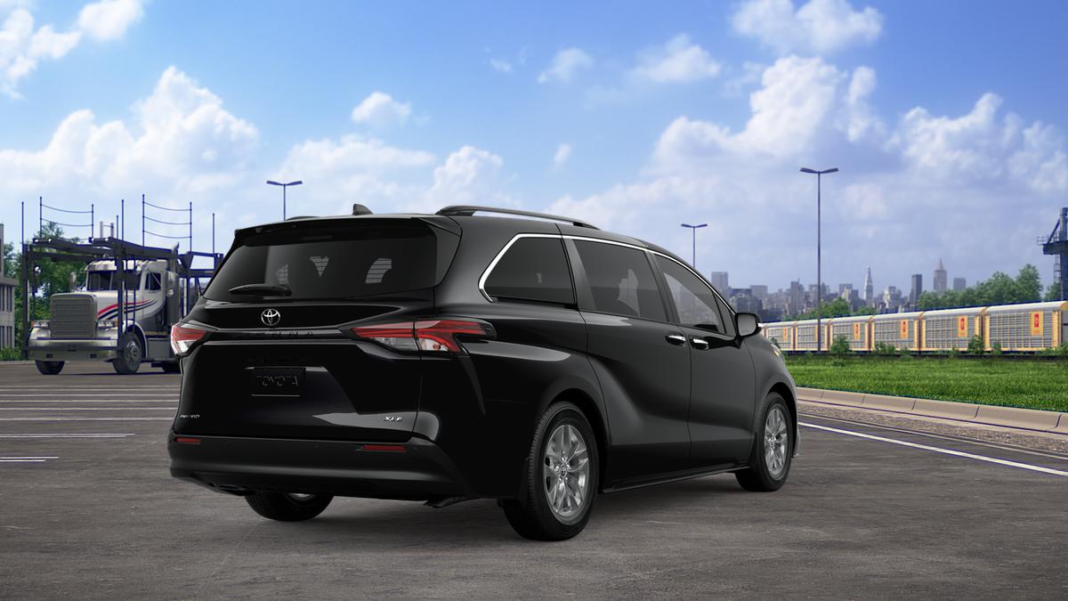 2026 TOYOTA SIENNA XLE photo 9