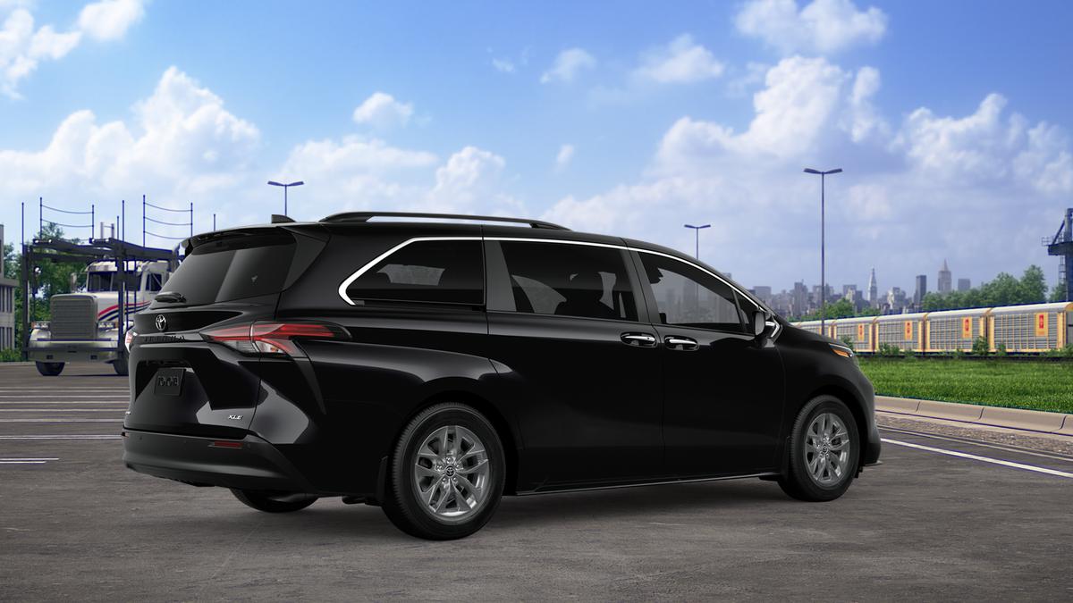 2026 TOYOTA SIENNA XLE photo 10