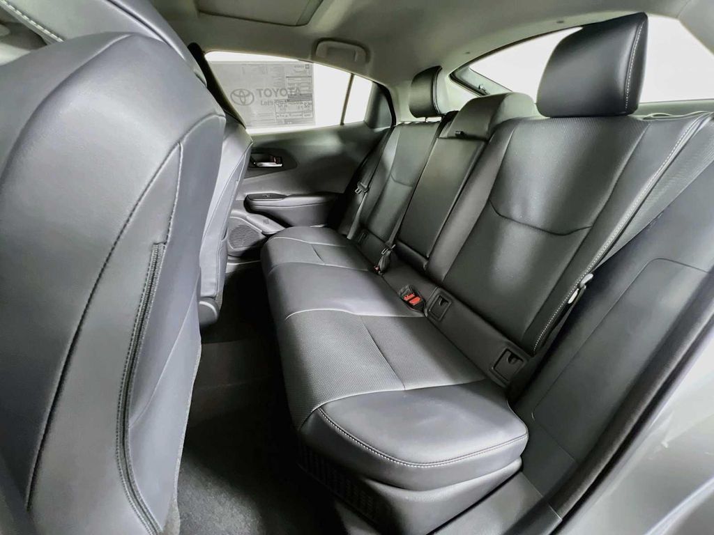 صورة 14 لـ 2026 Toyota PRIUS XLE