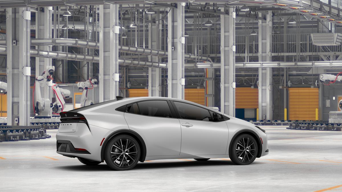 2026 Toyota PRIUS XLE thumbnail 11