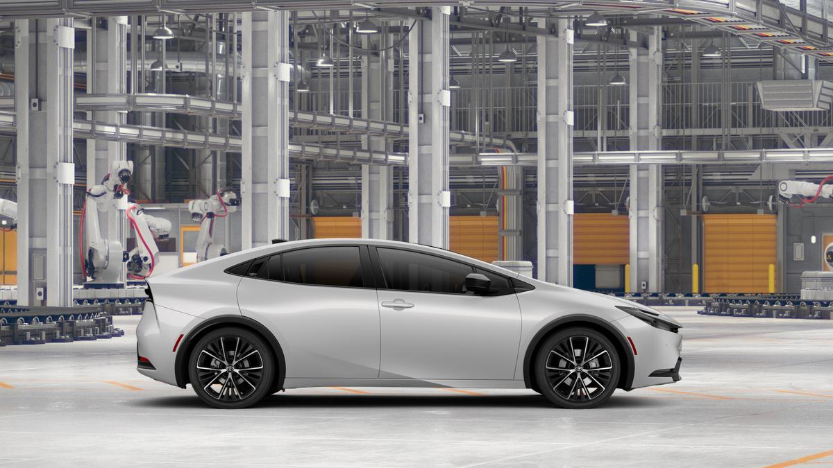 2026 Toyota PRIUS XLE thumbnail 12