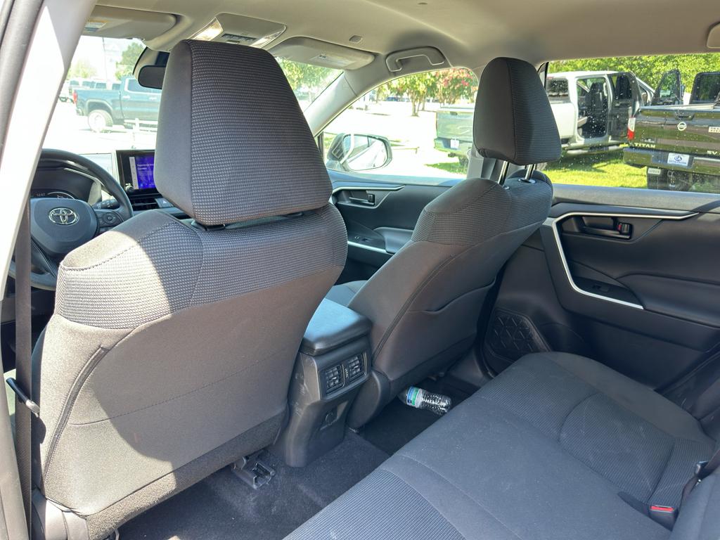 صورة مصغرة 16 لـ 2025 Toyota RAV4 LE