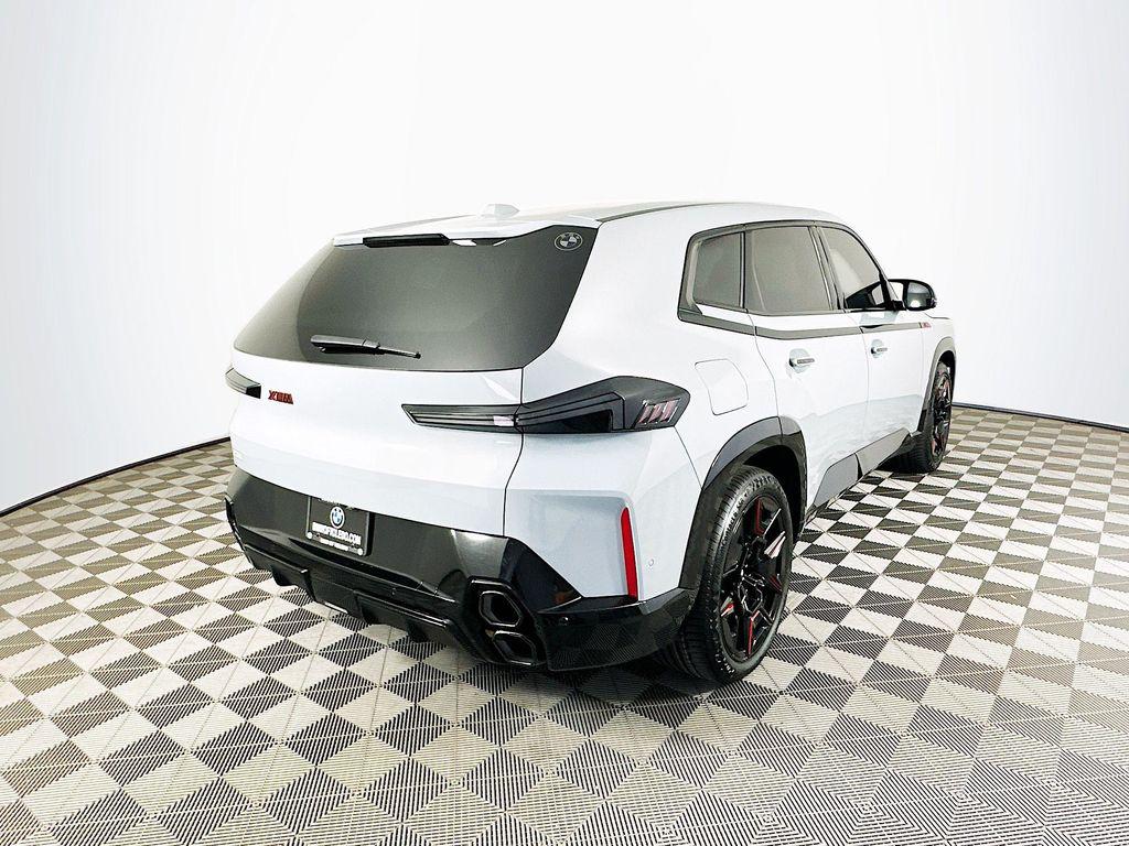 صورة 9 لـ 2024 BMW XM LABEL RED