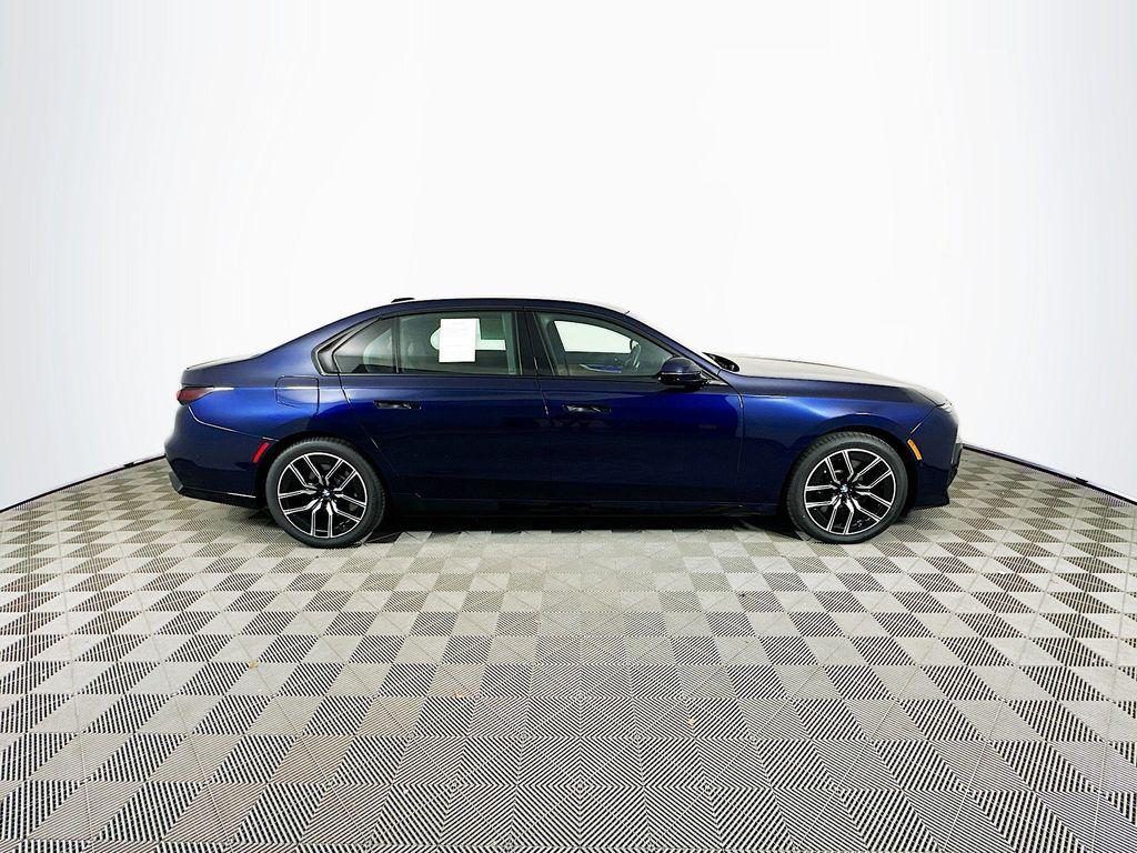 صورة 10 لـ 2023 BMW 760 I XDRIVE