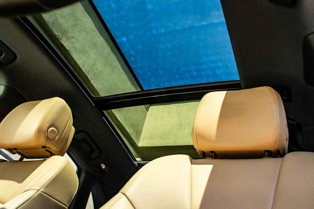 2023 Porsche MACAN BASE — миниатюра 21