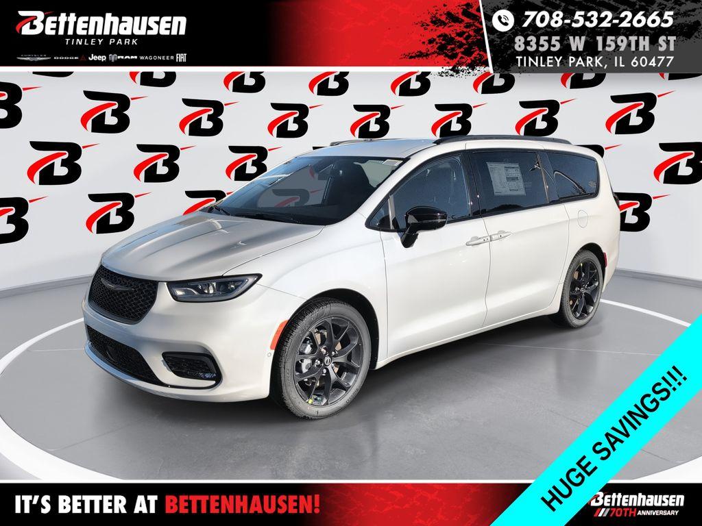 New 2026 Chrysler Pacifica Select