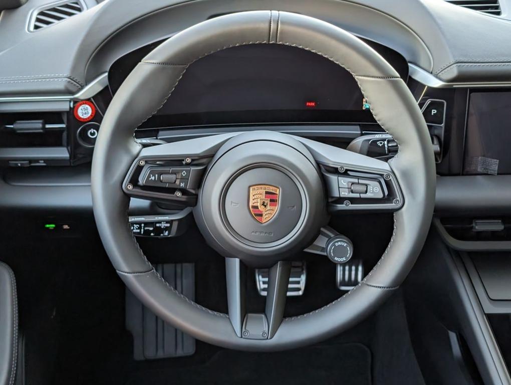 صورة 19 لـ 2025 Porsche MACAN 4S